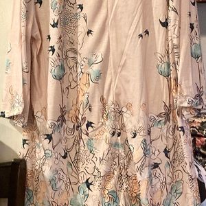 Tunic that is satiny size 3X. Sent to me by mistake. Never worn